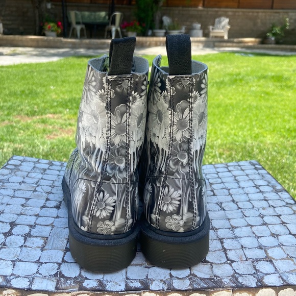 Dr. martens Black & White Floral paint drip pascal boots - Picture 4 of 5